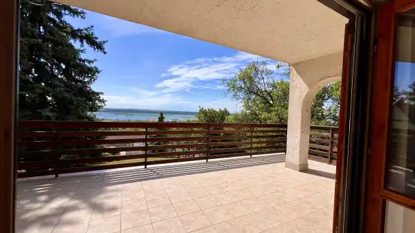 Eladó családi ház, Velence 2+2 szoba 60 m² 98 M Ft